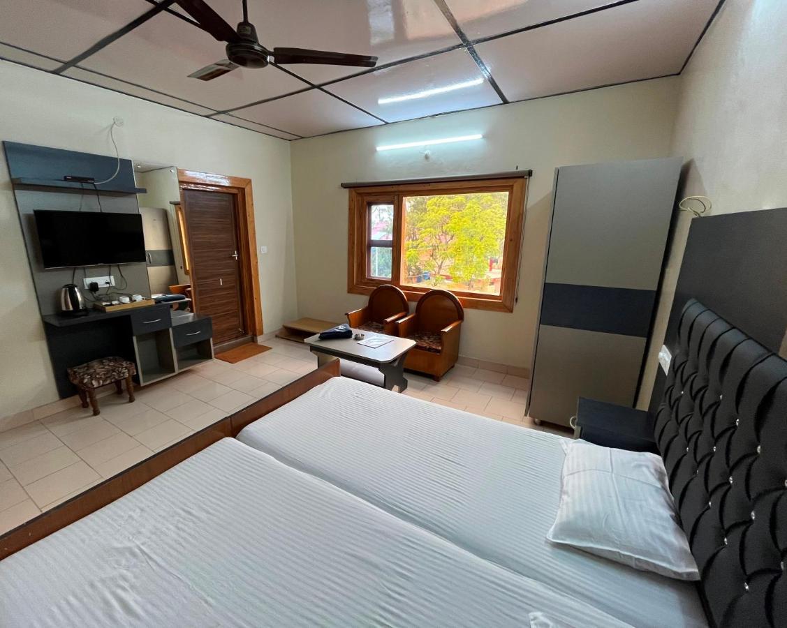 Pops Resort Pālampur Exterior photo
