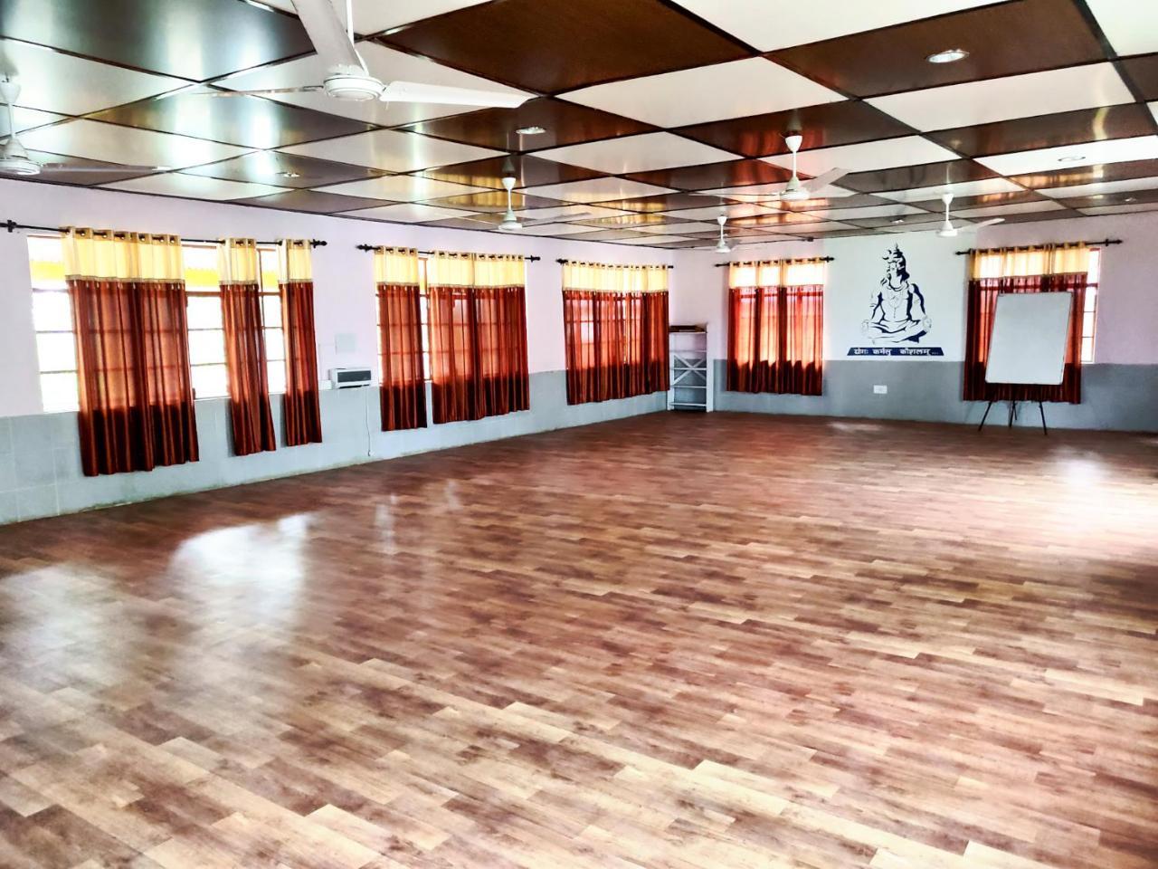 Pops Resort Pālampur Exterior photo