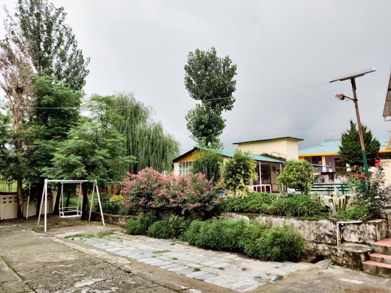 Pops Resort Pālampur Exterior photo